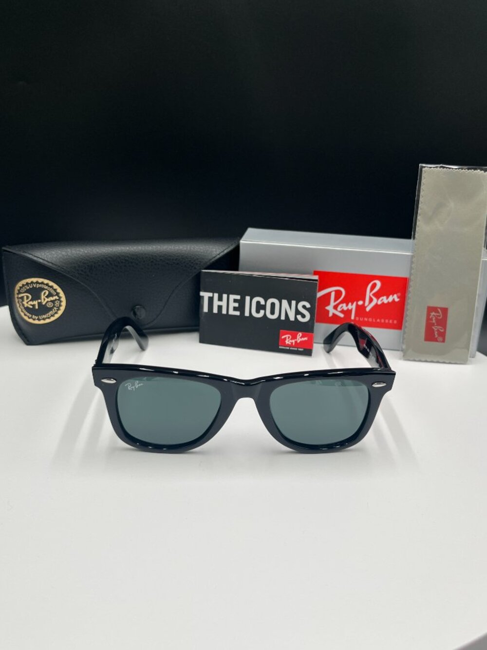 Ray-Ban Classic Wayfarer Sunglasses–Black Frame with Grey Lenses Unisex 50mm